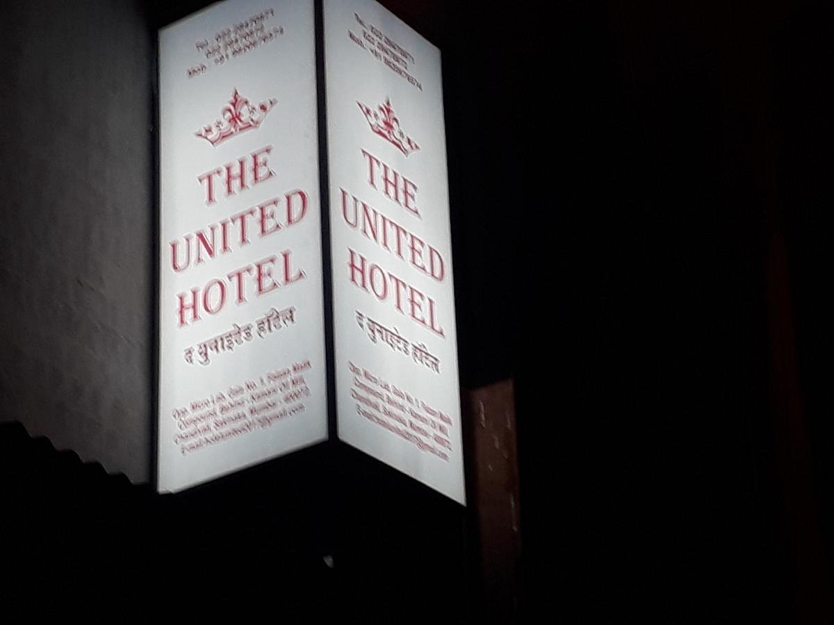 The United Hotel Мумбаи Экстерьер фото